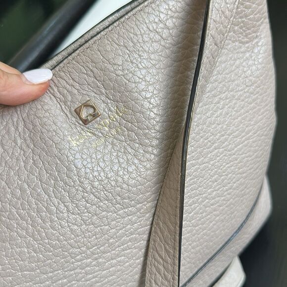 Kate Spade Soft Pebbled Leather Crossbody Shoulder Bag – Neutral Taupe - Picture 8 of 9